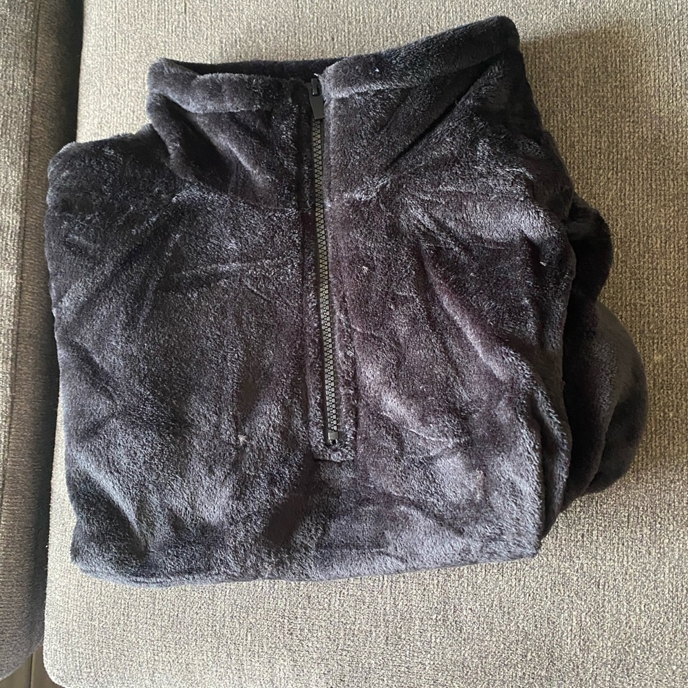 Size large NWOT. NEVER worn velour feeling top. - Picture 3 of 5
